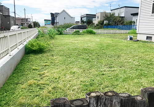 お庭や空き地、駐車場などの草刈り・草むしり